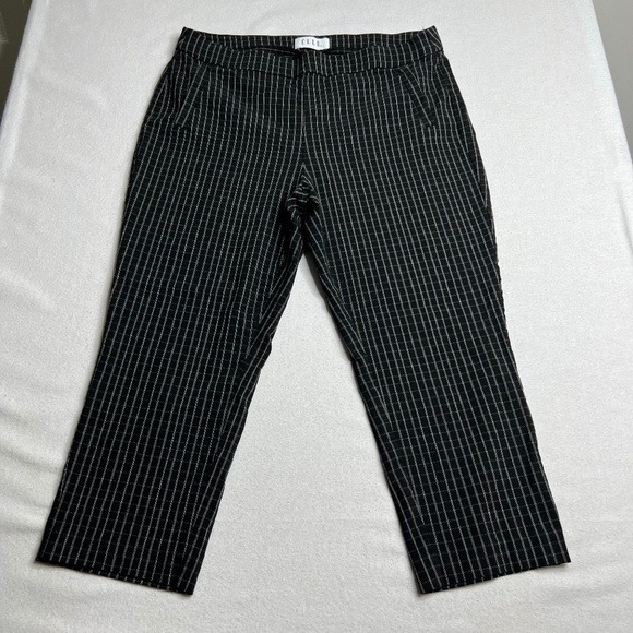 Elle Pants - Elle Women's Large Black & White Plaid Crop Capri Pants